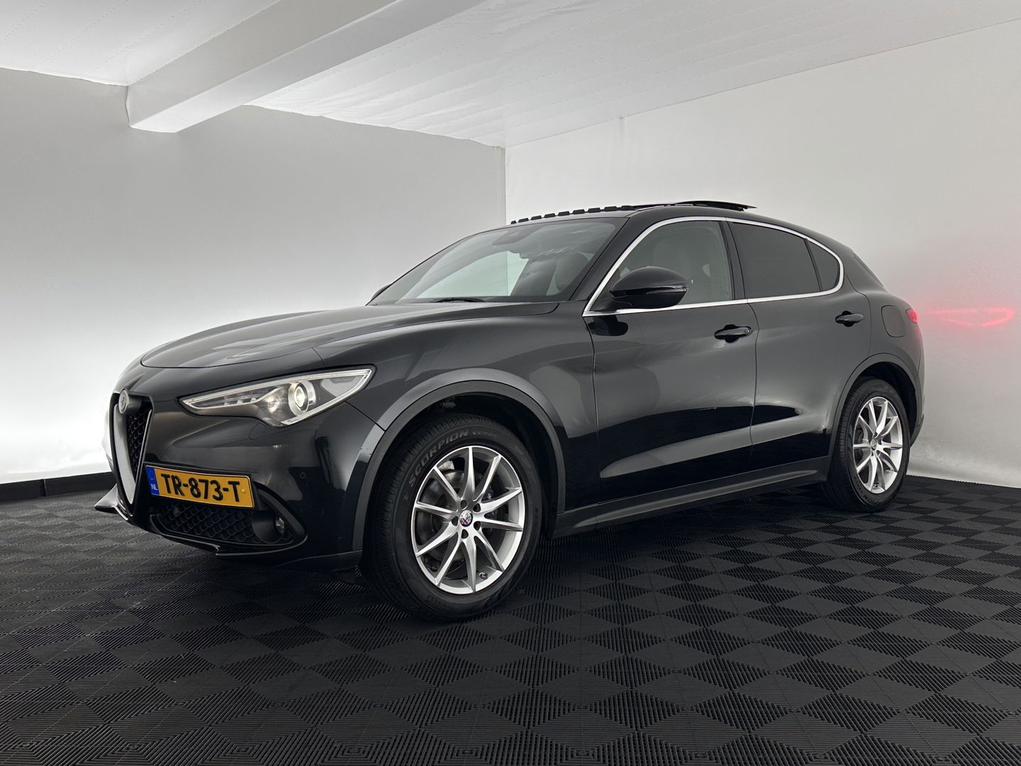 Alfa Romeo Stelvio 2.2d AWD Super Aut. *PANO | ADAPTIVE-CRUISE | LEATHER | XENON | MEMORY-PACK | HARMAN/KARDON | BLIND-SPOT | CAMERA | DAB+ | NAVI-FULLMAP | HEATED-SPORTSEATS | ECC | PDC | TOWBAR | 19''ALU*