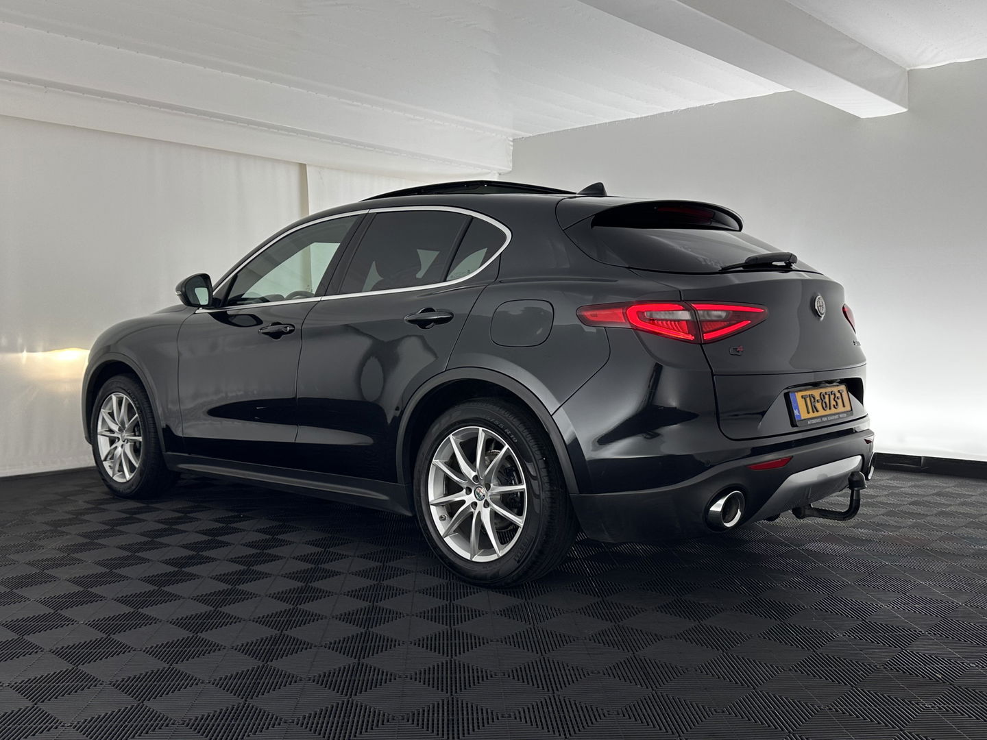 Alfa Romeo Stelvio 2.2d AWD Super Aut. *PANO | ADAPTIVE-CRUISE | LEATHER | XENON | MEMORY-PACK | HARMAN/KARDON | BLIND-SPOT | CAMERA | DAB+ | NAVI-FULLMAP | HEATED-SPORTSEATS | ECC | PDC | TOWBAR | 19''ALU*
