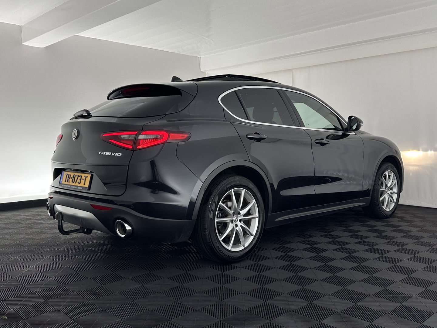 Alfa Romeo Stelvio 2.2d AWD Super Aut. *PANO | ADAPTIVE-CRUISE | LEATHER | XENON | MEMORY-PACK | HARMAN/KARDON | BLIND-SPOT | CAMERA | DAB+ | NAVI-FULLMAP | HEATED-SPORTSEATS | ECC | PDC | TOWBAR | 19''ALU*