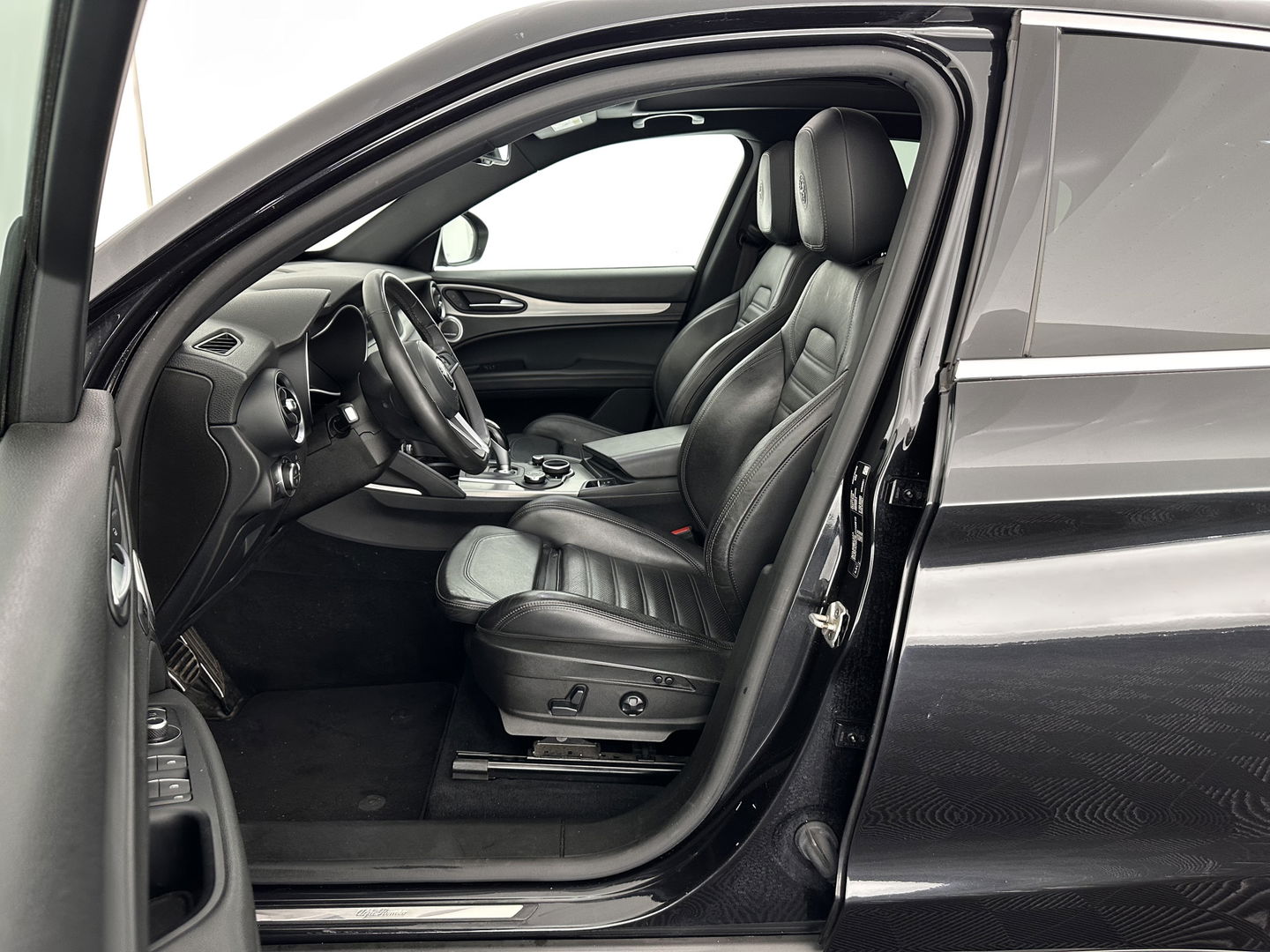 Alfa Romeo Stelvio 2.2d AWD Super Aut. *PANO | ADAPTIVE-CRUISE | LEATHER | XENON | MEMORY-PACK | HARMAN/KARDON | BLIND-SPOT | CAMERA | DAB+ | NAVI-FULLMAP | HEATED-SPORTSEATS | ECC | PDC | TOWBAR | 19''ALU*