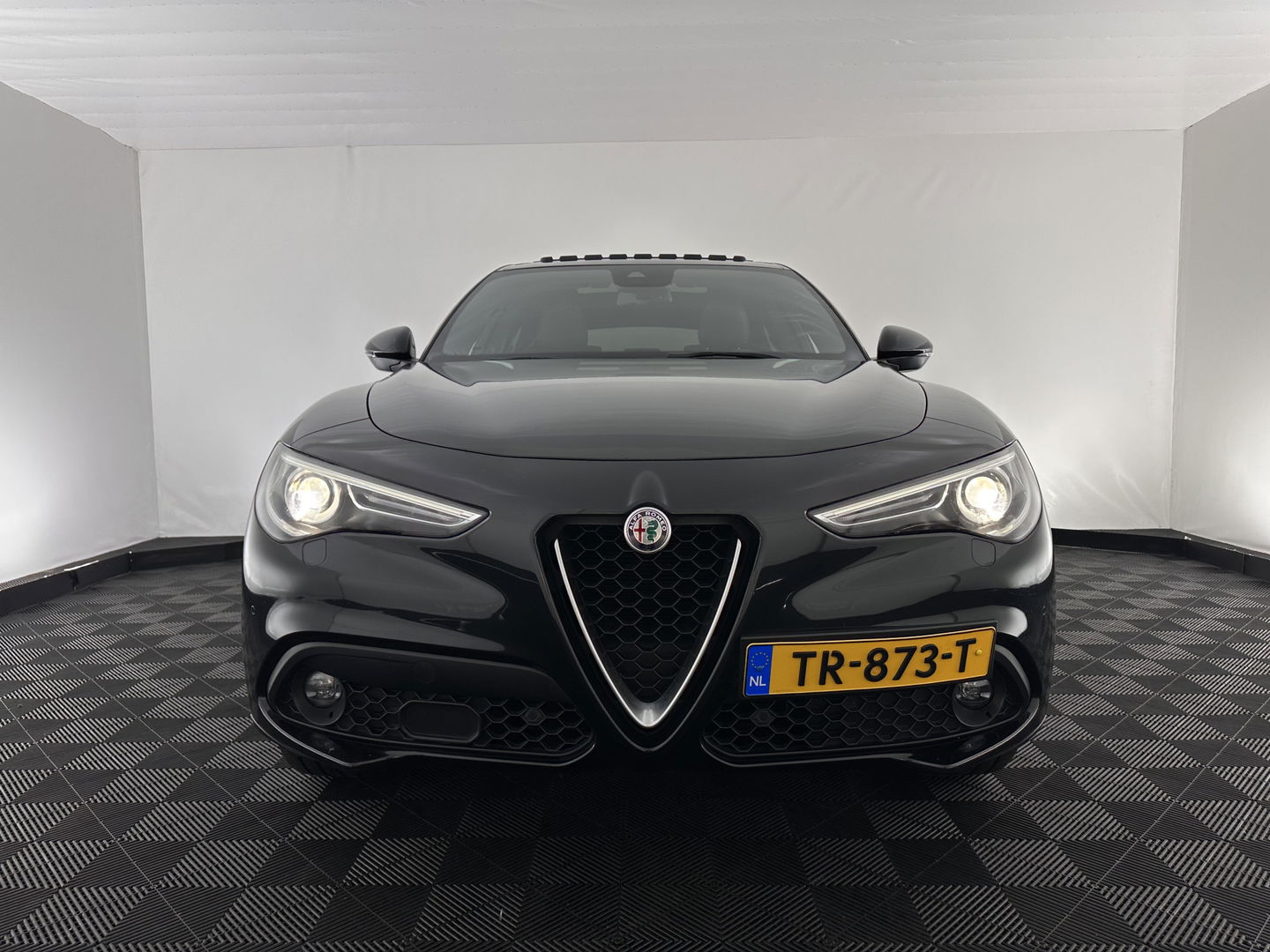 Alfa Romeo Stelvio 2.2d AWD Super Aut. *PANO | ADAPTIVE-CRUISE | LEATHER | XENON | MEMORY-PACK | HARMAN/KARDON | BLIND-SPOT | CAMERA | DAB+ | NAVI-FULLMAP | HEATED-SPORTSEATS | ECC | PDC | TOWBAR | 19''ALU*