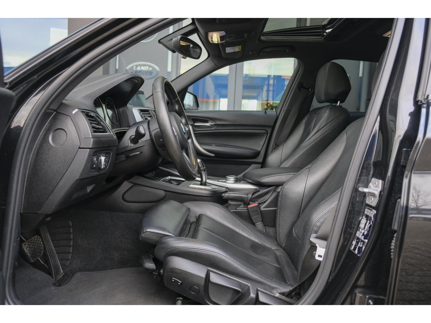 BMW 1-serie 118i M-sport 136pk Schuifdak M140i look Sportinterieur leder NLauto DAB Clima Cruise 18" LMV