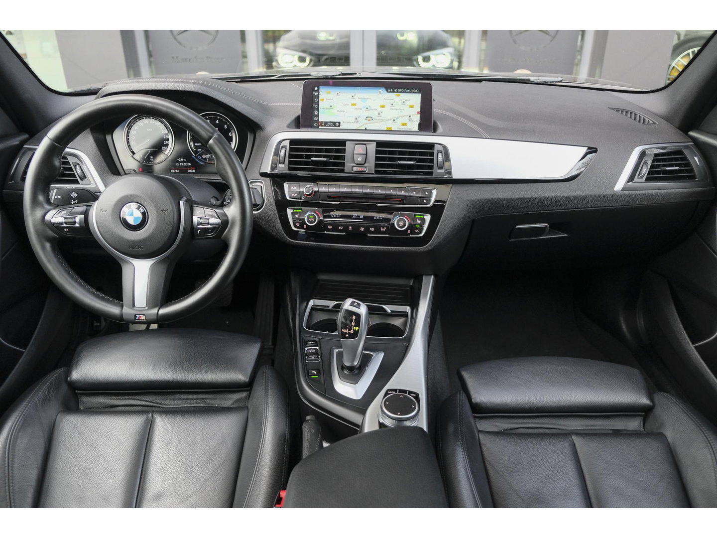 BMW 1-serie 118i M-sport 136pk Schuifdak M140i look Sportinterieur leder NLauto DAB Clima Cruise 18" LMV