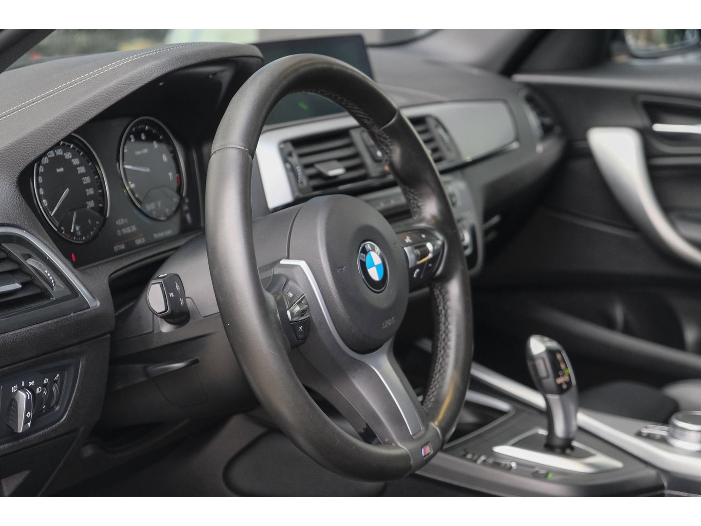 BMW 1-serie 118i M-sport 136pk Schuifdak M140i look Sportinterieur leder NLauto DAB Clima Cruise 18" LMV