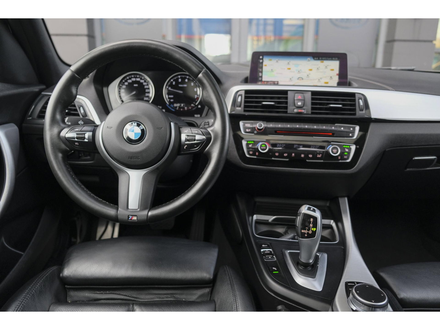BMW 1-serie 118i M-sport 136pk Schuifdak M140i look Sportinterieur leder NLauto DAB Clima Cruise 18" LMV