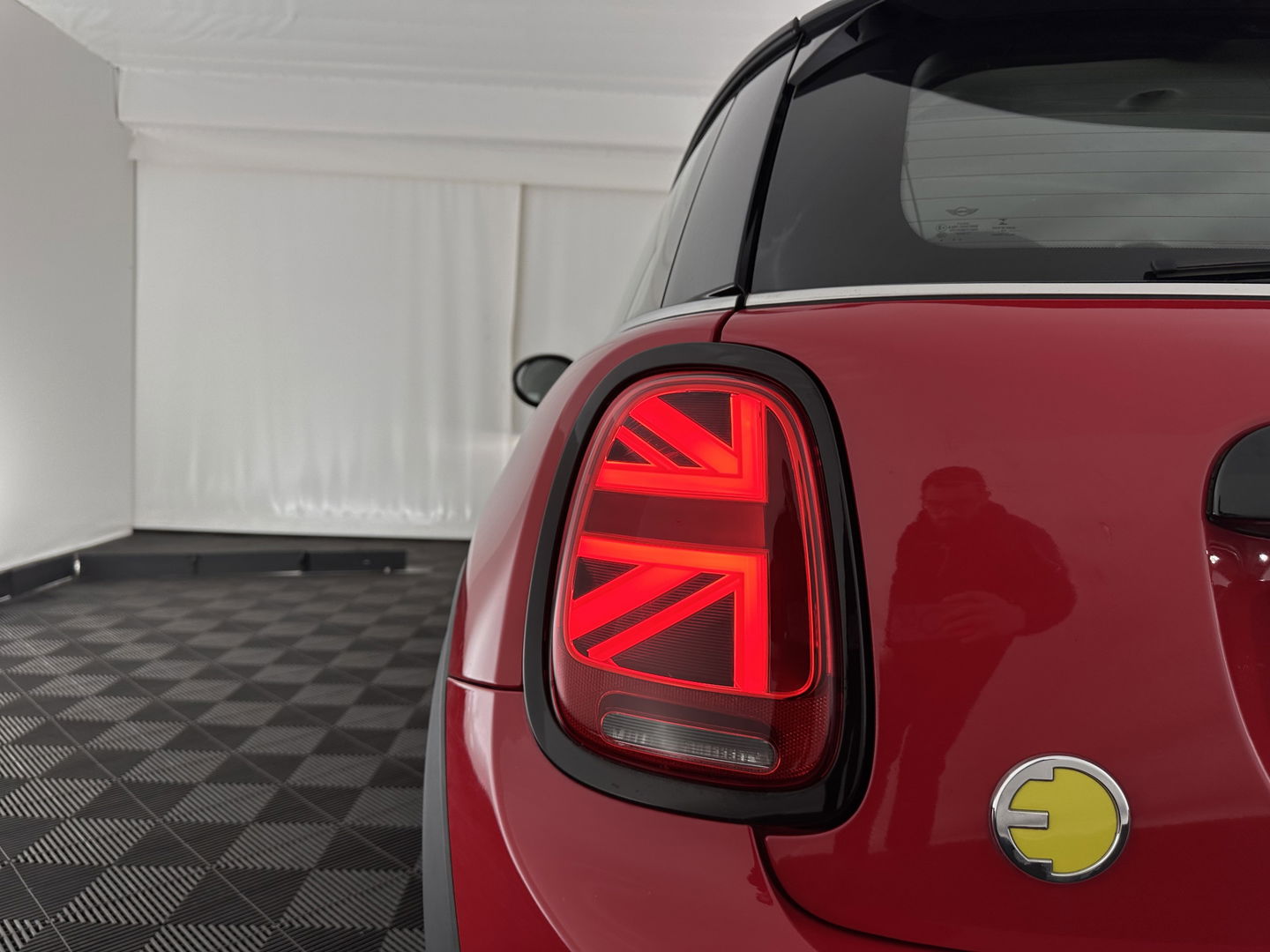 MINI Mini Electric Business Edition 33 kWh [ 3-Fase-11kW ] {SOH-100%} (INCL-BTW) Aut. *LEATHER | FULL-LED | KEYLESS | SPORTSEATS | NAVI-FULLMAP | ECC | AMBIENTLIGHT | DAB | DIGI-COCKPIT | PDC | 17"ALU*