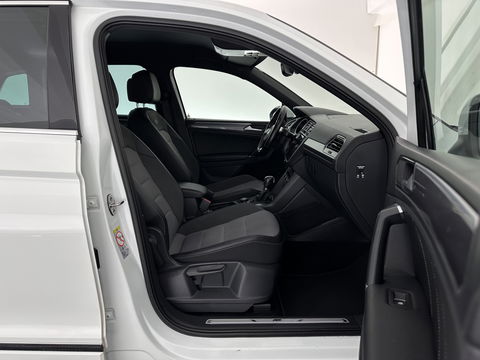 Volkswagen Tiguan 2.0 TSI 4Motion Highline Aut. *ADAPTIVE-CRUISE | FULL-LED | NAVI-FULLMAP | HEATED-COMFORTSEATS | CAMERA | NAVI-FULLMAP | SHIFT-PADDLES | PRIVACY-GLASS | ECC | PDC | 20''ALU*