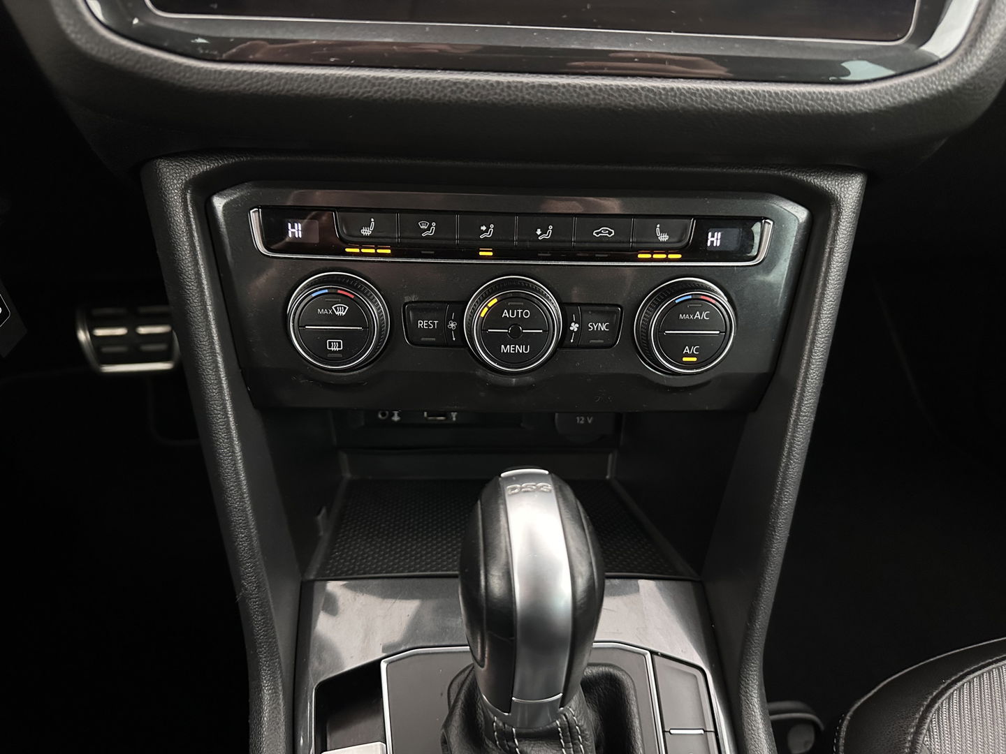 Volkswagen Tiguan 2.0 TSI 4Motion Highline Aut. *ADAPTIVE-CRUISE | FULL-LED | NAVI-FULLMAP | HEATED-COMFORTSEATS | CAMERA | NAVI-FULLMAP | SHIFT-PADDLES | PRIVACY-GLASS | ECC | PDC | 20''ALU*