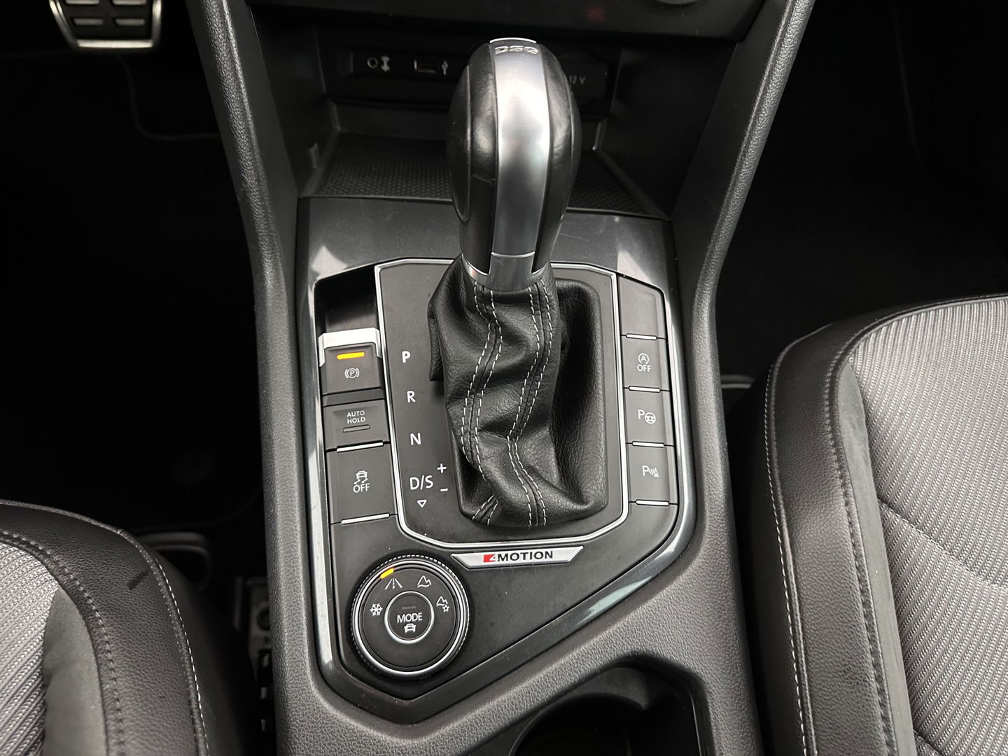 Volkswagen Tiguan 2.0 TSI 4Motion Highline Aut. *ADAPTIVE-CRUISE | FULL-LED | NAVI-FULLMAP | HEATED-COMFORTSEATS | CAMERA | NAVI-FULLMAP | SHIFT-PADDLES | PRIVACY-GLASS | ECC | PDC | 20''ALU*