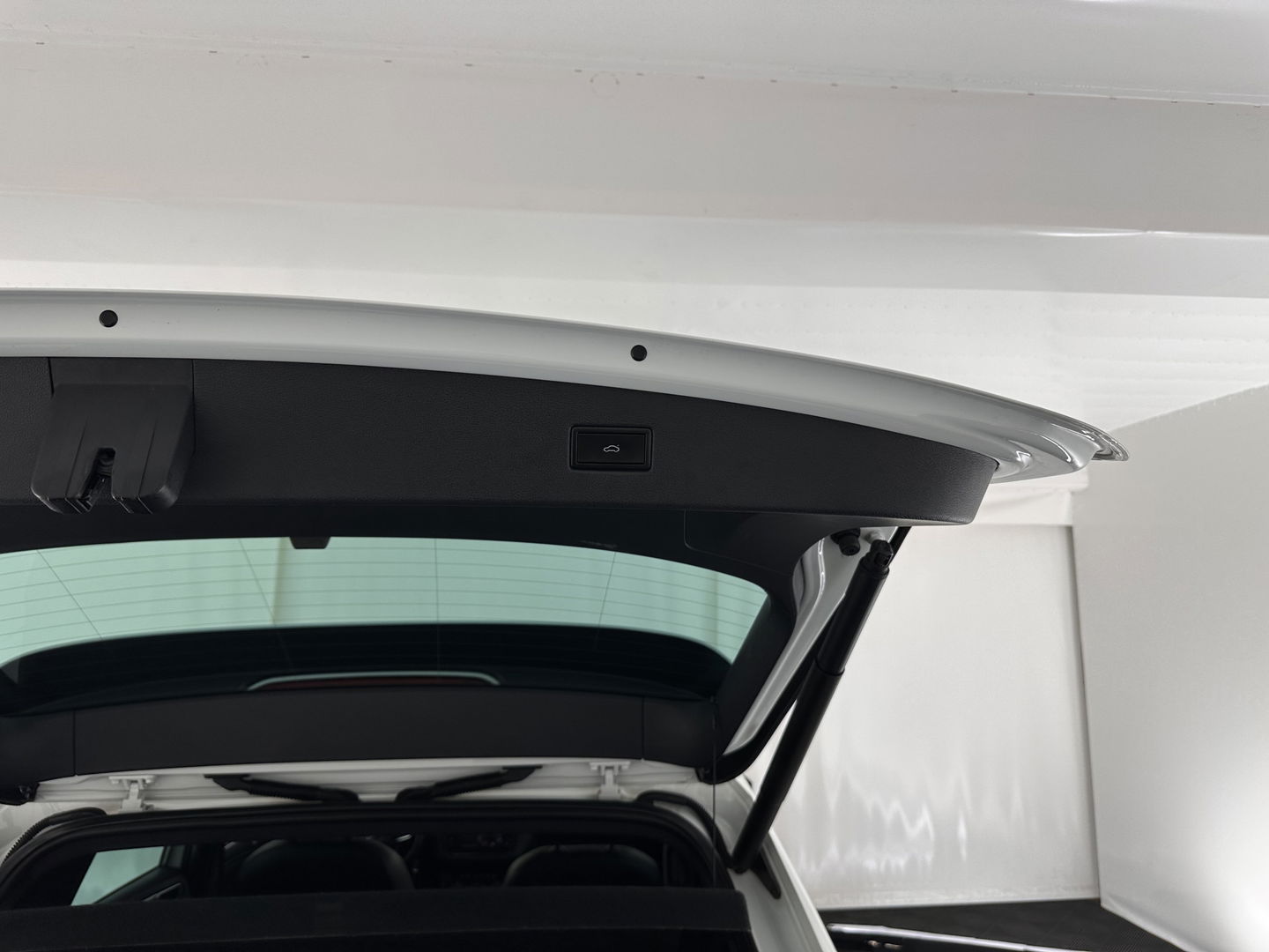 Volkswagen Tiguan 2.0 TSI 4Motion Highline Aut. *ADAPTIVE-CRUISE | FULL-LED | NAVI-FULLMAP | HEATED-COMFORTSEATS | CAMERA | NAVI-FULLMAP | SHIFT-PADDLES | PRIVACY-GLASS | ECC | PDC | 20''ALU*