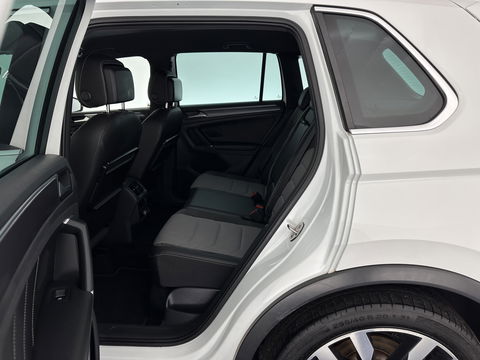 Volkswagen Tiguan 2.0 TSI 4Motion Highline Aut. *ADAPTIVE-CRUISE | FULL-LED | NAVI-FULLMAP | HEATED-COMFORTSEATS | CAMERA | NAVI-FULLMAP | SHIFT-PADDLES | PRIVACY-GLASS | ECC | PDC | 20''ALU*