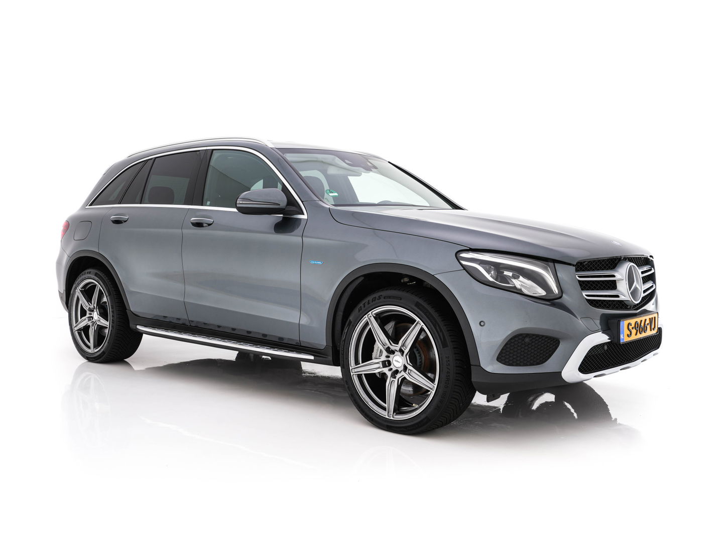 Mercedes-Benz GLC 350e 4MATIC Premium Plus Plug-in Aut. *LEATHER | FULL-LED | BLIND-SPOT | HEATED-SPORTSEATS | CAMERA | KEYLESS | AIR-SUSPENSION | ADAPTIVE-CRUISE | PRIVACY-GLASS | NAVI-FULLMAP | 20''ALU*