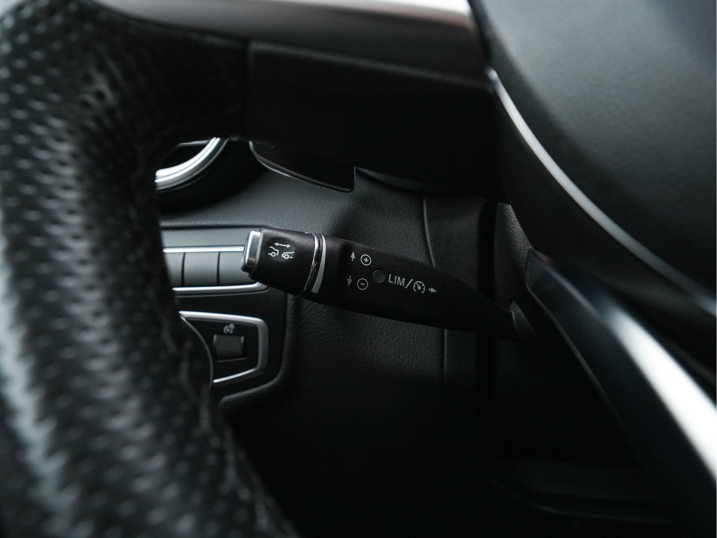 Mercedes-Benz GLC 350e 4MATIC Premium Plus Plug-in Aut. *LEATHER | FULL-LED | BLIND-SPOT | HEATED-SPORTSEATS | CAMERA | KEYLESS | AIR-SUSPENSION | ADAPTIVE-CRUISE | PRIVACY-GLASS | NAVI-FULLMAP | 20''ALU*