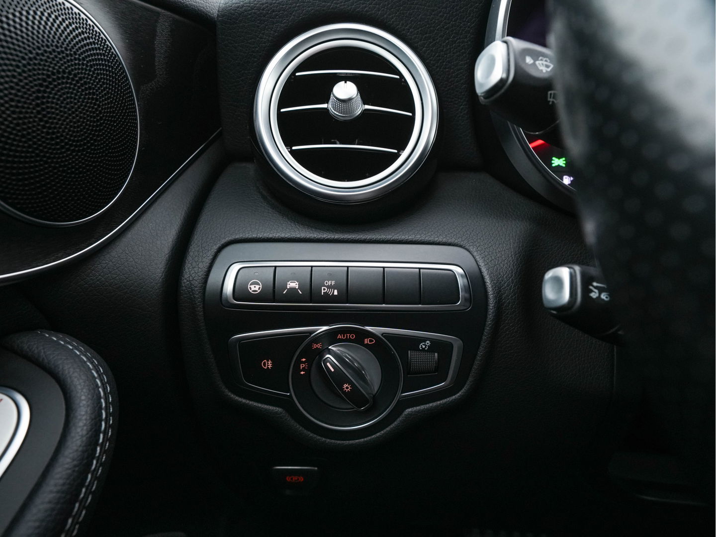 Mercedes-Benz GLC 350e 4MATIC Premium Plus Plug-in Aut. *LEATHER | FULL-LED | BLIND-SPOT | HEATED-SPORTSEATS | CAMERA | KEYLESS | AIR-SUSPENSION | ADAPTIVE-CRUISE | PRIVACY-GLASS | NAVI-FULLMAP | 20''ALU*