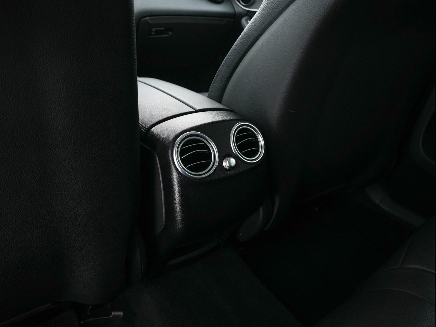 Mercedes-Benz GLC 350e 4MATIC Premium Plus Plug-in Aut. *LEATHER | FULL-LED | BLIND-SPOT | HEATED-SPORTSEATS | CAMERA | KEYLESS | AIR-SUSPENSION | ADAPTIVE-CRUISE | PRIVACY-GLASS | NAVI-FULLMAP | 20''ALU*