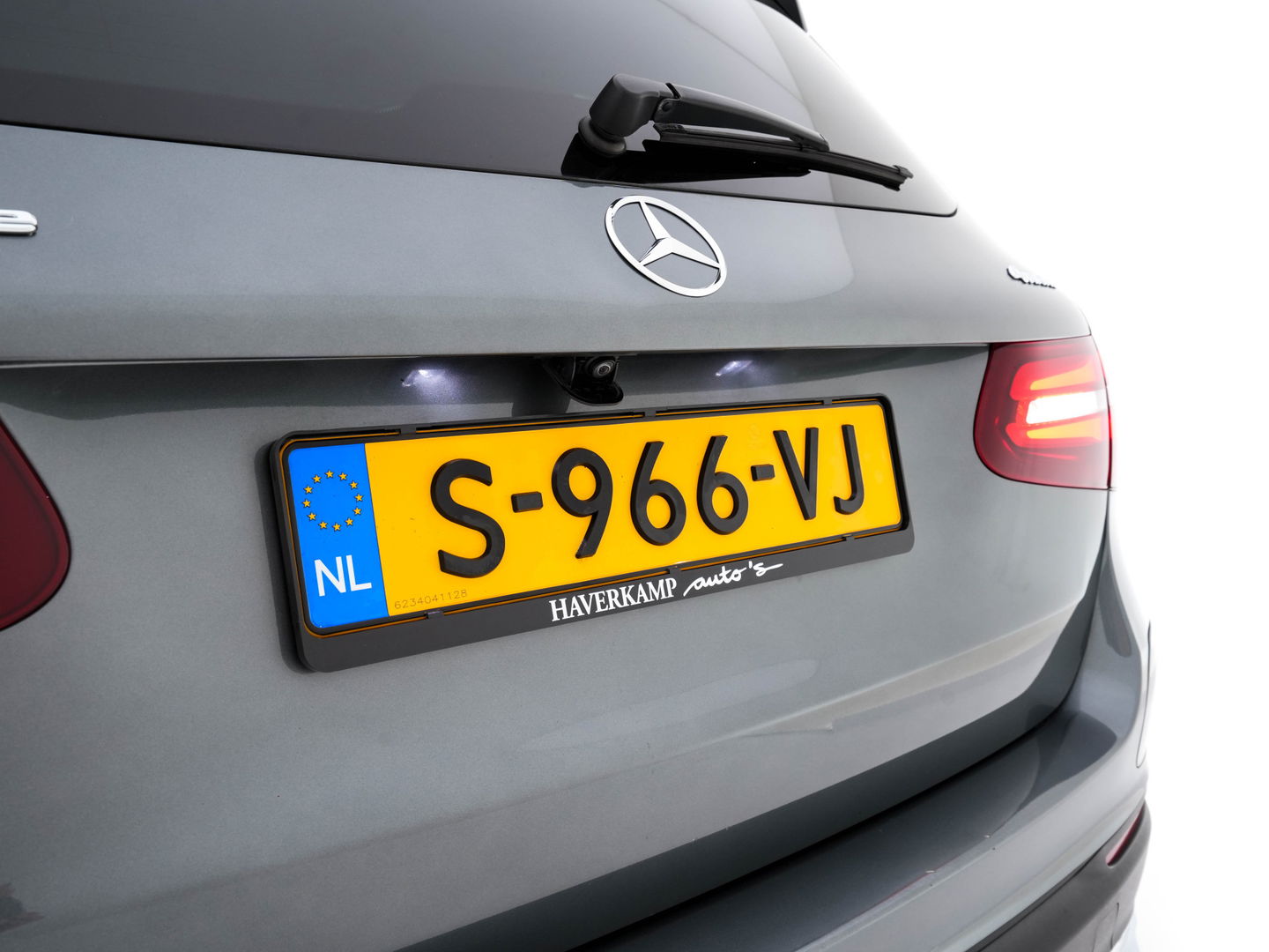 Mercedes-Benz GLC 350e 4MATIC Premium Plus Plug-in Aut. *LEATHER | FULL-LED | BLIND-SPOT | HEATED-SPORTSEATS | CAMERA | KEYLESS | AIR-SUSPENSION | ADAPTIVE-CRUISE | PRIVACY-GLASS | NAVI-FULLMAP | 20''ALU*