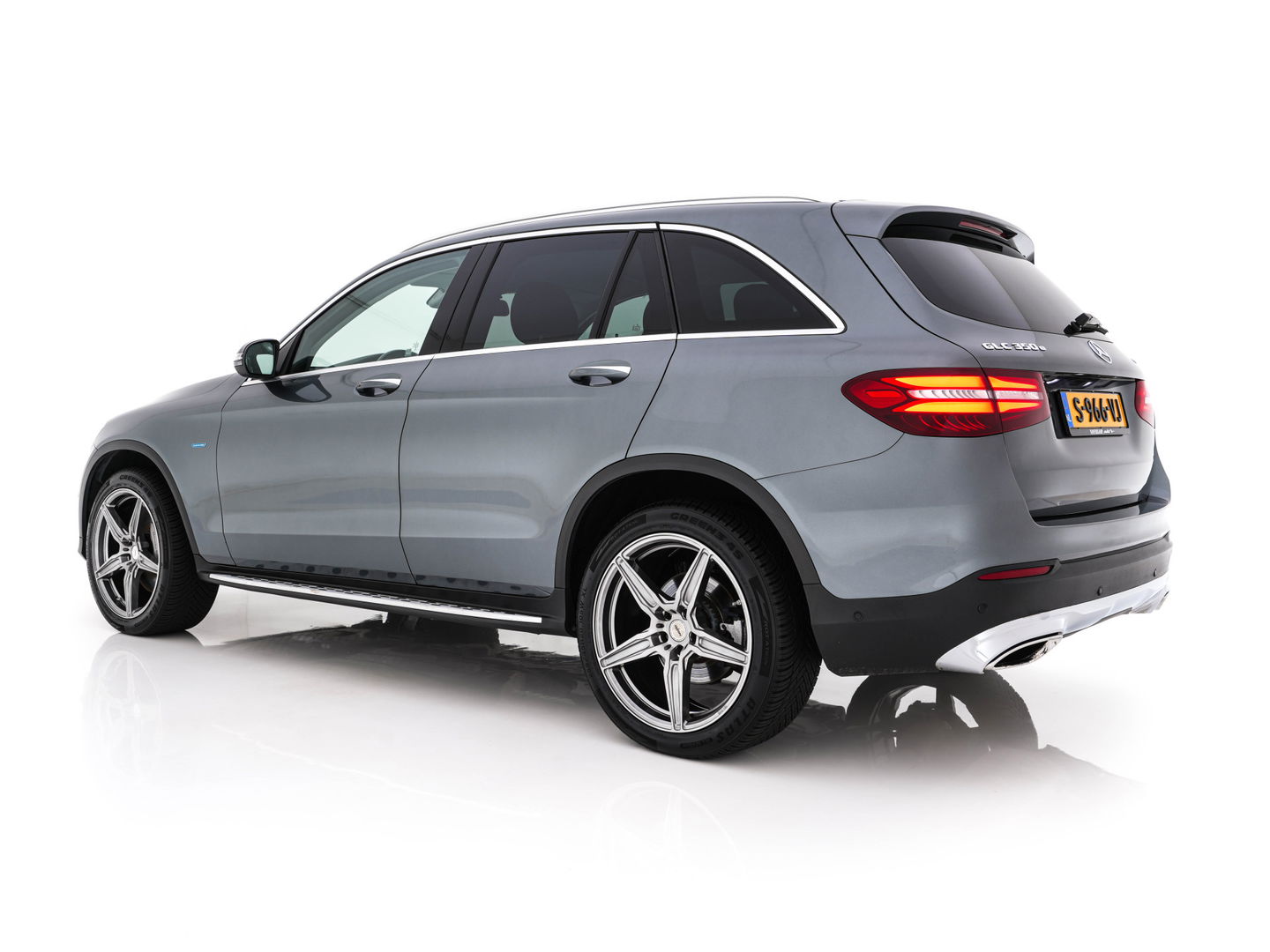 Mercedes-Benz GLC 350e 4MATIC Premium Plus Plug-in Aut. *LEATHER | FULL-LED | BLIND-SPOT | HEATED-SPORTSEATS | CAMERA | KEYLESS | AIR-SUSPENSION | ADAPTIVE-CRUISE | PRIVACY-GLASS | NAVI-FULLMAP | 20''ALU*
