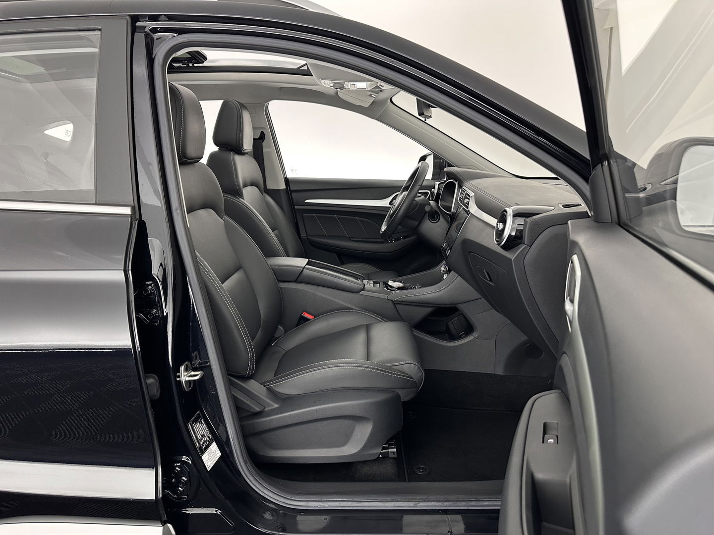 MG ZS EV Luxury 45 kWh INCL-BTW) Aut. *PANO | LEATHER | CCS-FASTLOADER | KEYLESS | NAVI-FULLMAP | ADAPTIVE-CRUISE | CAMERA | HEATED-SPORTSEATS | CARPLAY | BLINDSPOT | DAB | LANE-ASSIST | 17''ALU*