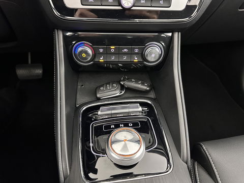 MG ZS EV Luxury 45 kWh INCL-BTW) Aut. *PANO | LEATHER | CCS-FASTLOADER | KEYLESS | NAVI-FULLMAP | ADAPTIVE-CRUISE | CAMERA | HEATED-SPORTSEATS | CARPLAY | BLINDSPOT | DAB | LANE-ASSIST | 17''ALU*