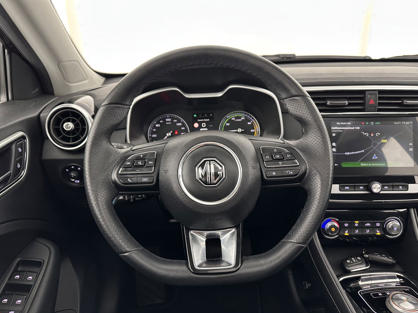 MG ZS EV Luxury 45 kWh INCL-BTW) Aut. *PANO | LEATHER | CCS-FASTLOADER | KEYLESS | NAVI-FULLMAP | ADAPTIVE-CRUISE | CAMERA | HEATED-SPORTSEATS | CARPLAY | BLINDSPOT | DAB | LANE-ASSIST | 17''ALU*