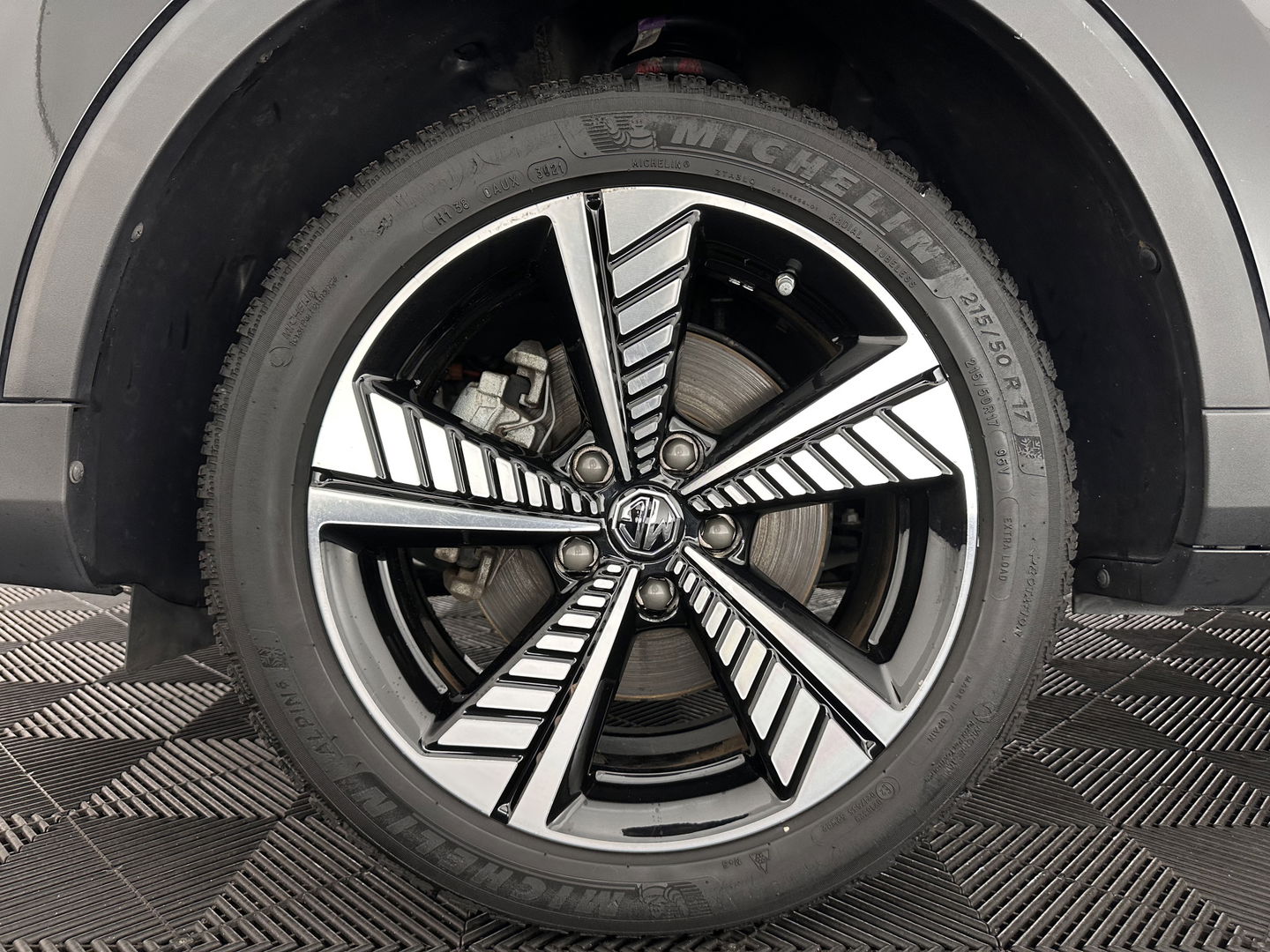 MG ZS EV Luxury 45 kWh INCL-BTW) Aut. *PANO | LEATHER | CCS-FASTLOADER | KEYLESS | NAVI-FULLMAP | ADAPTIVE-CRUISE | CAMERA | HEATED-SPORTSEATS | CARPLAY | BLINDSPOT | DAB | LANE-ASSIST | 17''ALU*