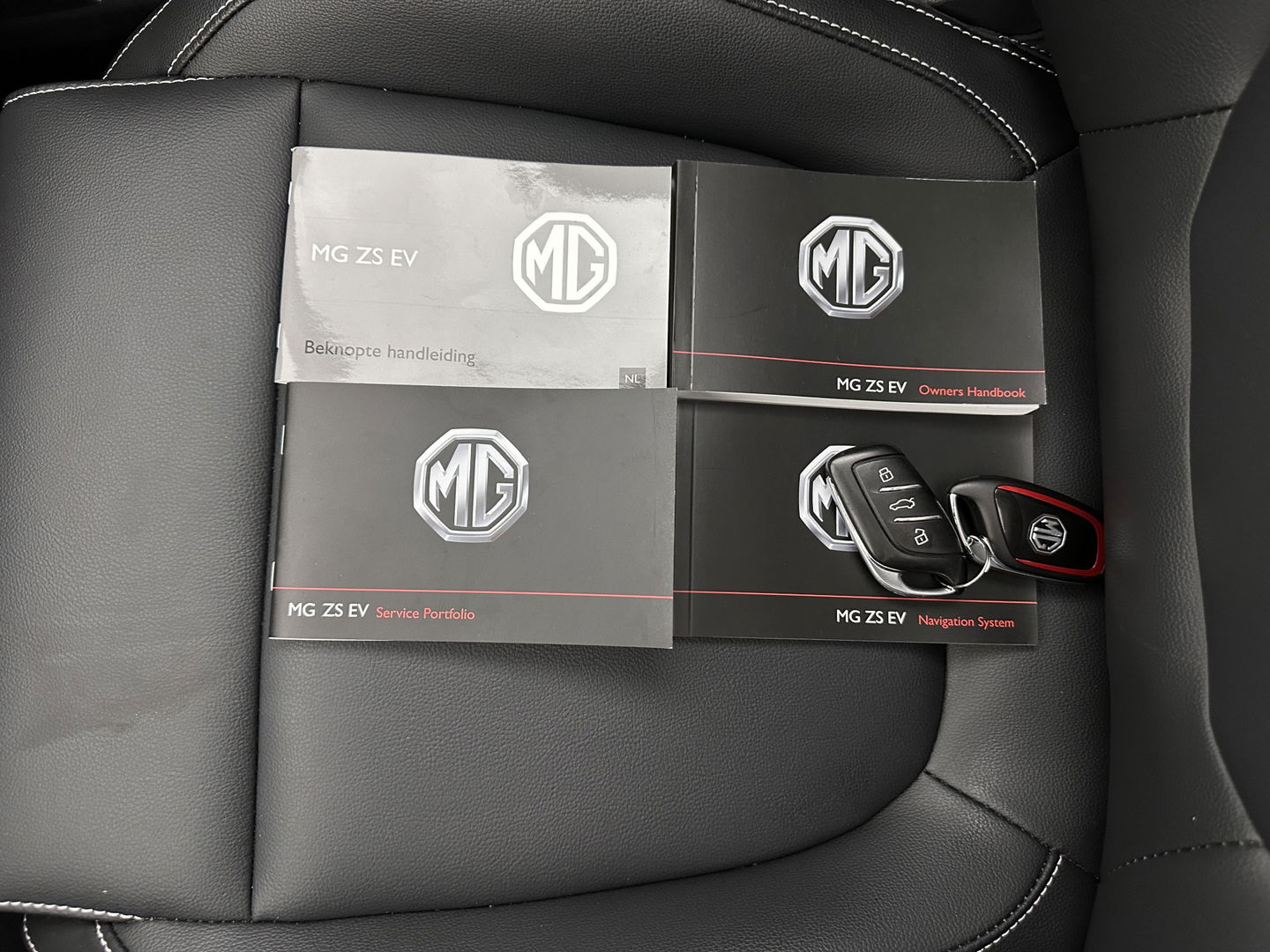 MG ZS EV Luxury 45 kWh INCL-BTW) Aut. *PANO | LEATHER | CCS-FASTLOADER | KEYLESS | NAVI-FULLMAP | ADAPTIVE-CRUISE | CAMERA | HEATED-SPORTSEATS | CARPLAY | BLINDSPOT | DAB | LANE-ASSIST | 17''ALU*