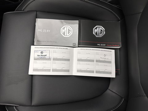 MG ZS EV Luxury 45 kWh INCL-BTW) Aut. *PANO | LEATHER | CCS-FASTLOADER | KEYLESS | NAVI-FULLMAP | ADAPTIVE-CRUISE | CAMERA | HEATED-SPORTSEATS | CARPLAY | BLINDSPOT | DAB | LANE-ASSIST | 17''ALU*