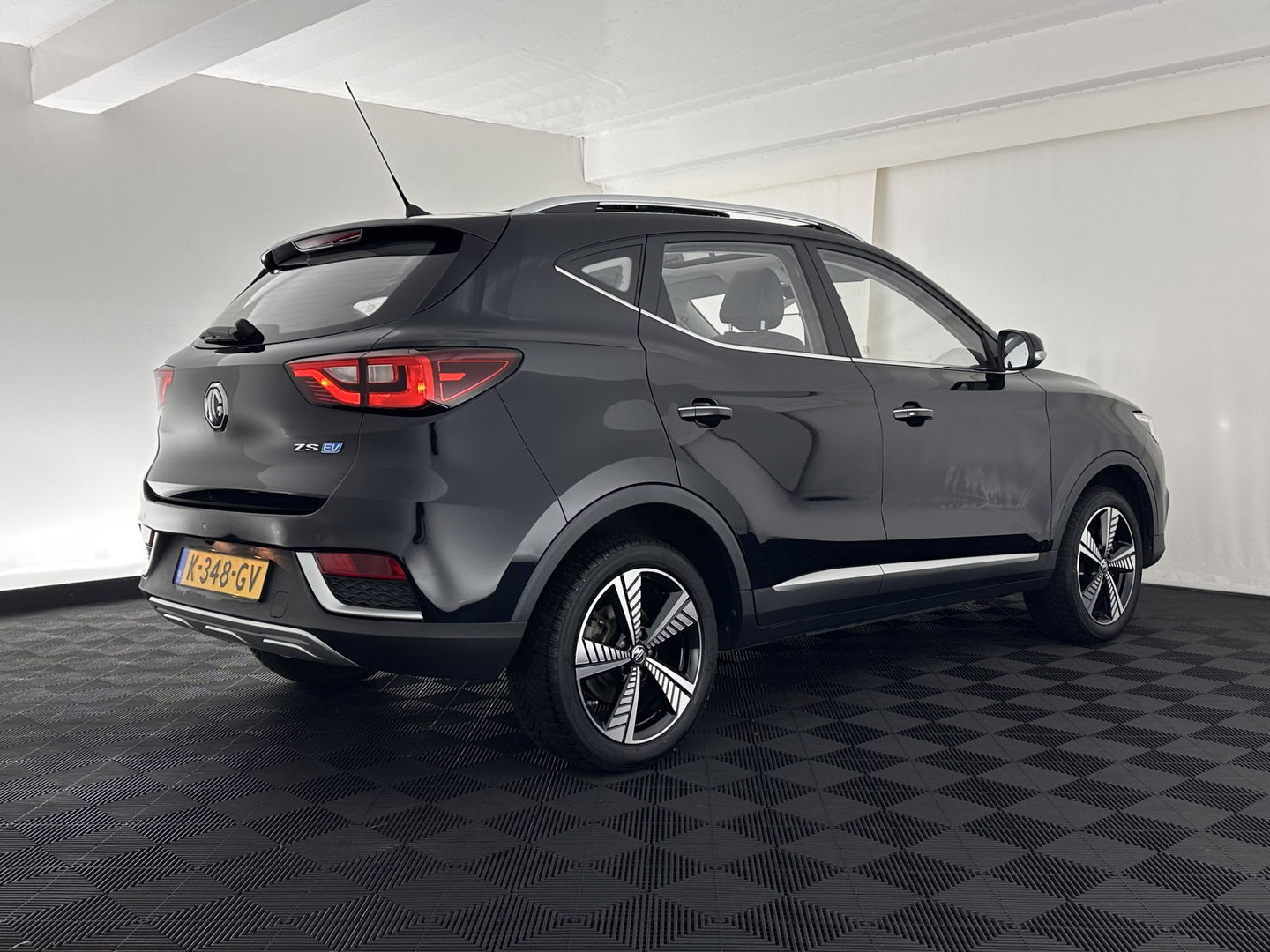 MG ZS EV Luxury 45 kWh INCL-BTW) Aut. *PANO | LEATHER | CCS-FASTLOADER | KEYLESS | NAVI-FULLMAP | ADAPTIVE-CRUISE | CAMERA | HEATED-SPORTSEATS | CARPLAY | BLINDSPOT | DAB | LANE-ASSIST | 17''ALU*