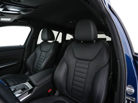BMW 3 Serie Touring 320e Business Edition Plus [Plug-In] (INCL-BTW) Aut. *LEATHER | FULL-LED | HEATED-SPORTSEATS | DIGI-COCKPIT | HIFI-SOUND | NAVI-FULLMAP | PRIVACYGLASS | PDC | AMBIENTLIGHT | DAB | KEYLESS | TOWBAR | 17"ALU* *