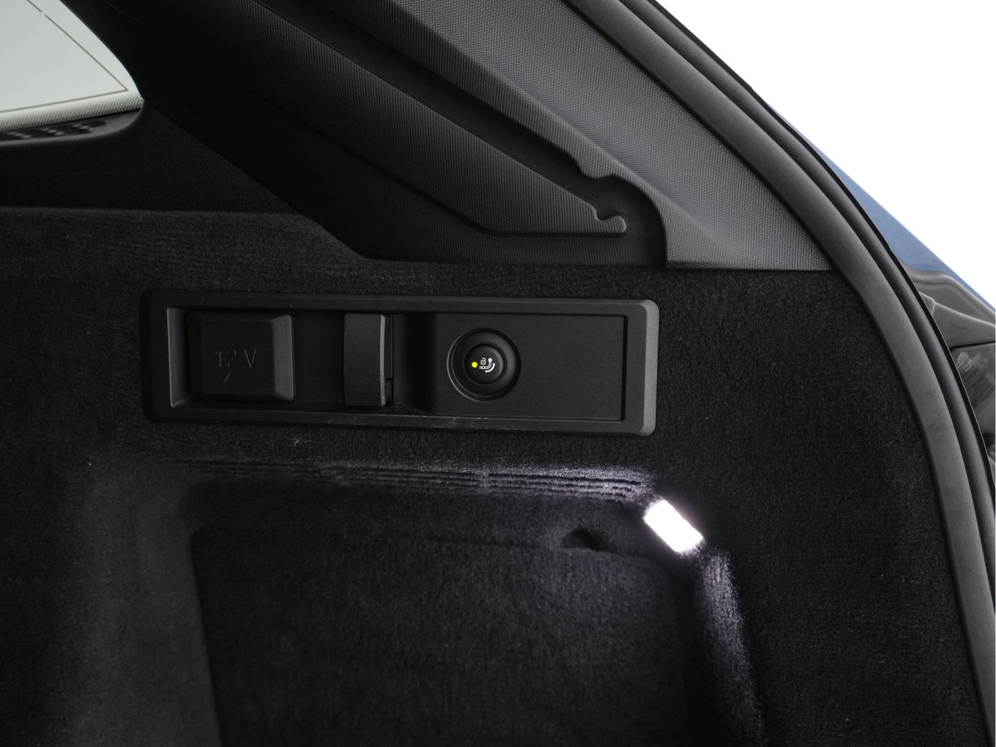 BMW 3 Serie Touring 320e Business Edition Plus [Plug-In] (INCL-BTW) Aut. *LEATHER | FULL-LED | HEATED-SPORTSEATS | DIGI-COCKPIT | HIFI-SOUND | NAVI-FULLMAP | PRIVACYGLASS | PDC | AMBIENTLIGHT | DAB | KEYLESS | TOWBAR | 17"ALU* *