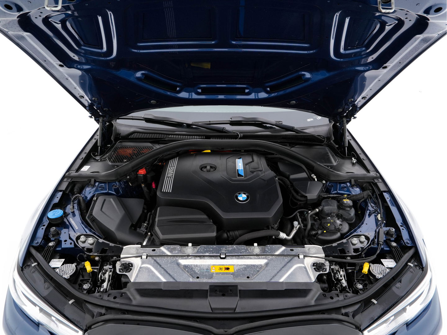 BMW 3 Serie Touring 320e Business Edition Plus [Plug-In] (INCL-BTW) Aut. *LEATHER | FULL-LED | HEATED-SPORTSEATS | DIGI-COCKPIT | HIFI-SOUND | NAVI-FULLMAP | PRIVACYGLASS | PDC | AMBIENTLIGHT | DAB | KEYLESS | TOWBAR | 17"ALU* *