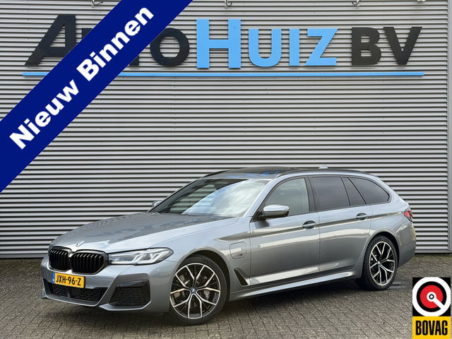 BMW 5 Serie - Touring 530e xDrive M Sport Trekhaak Panoramadak Head-Up Display Leder Dynamic Damping Control Driving Assistant Professional Parkeerassistent-pakket Plus Laser