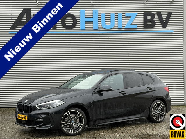 BMW 1 Serie - 118i M Sport Leder Panoramadak Adaptieve Led Keyless Entry HiFi-speakersysteem Carplay Achteruitrijcamera 18 Inch BMW Service Inclusive pakket t/m 24-01-2028 / 100.000 KM