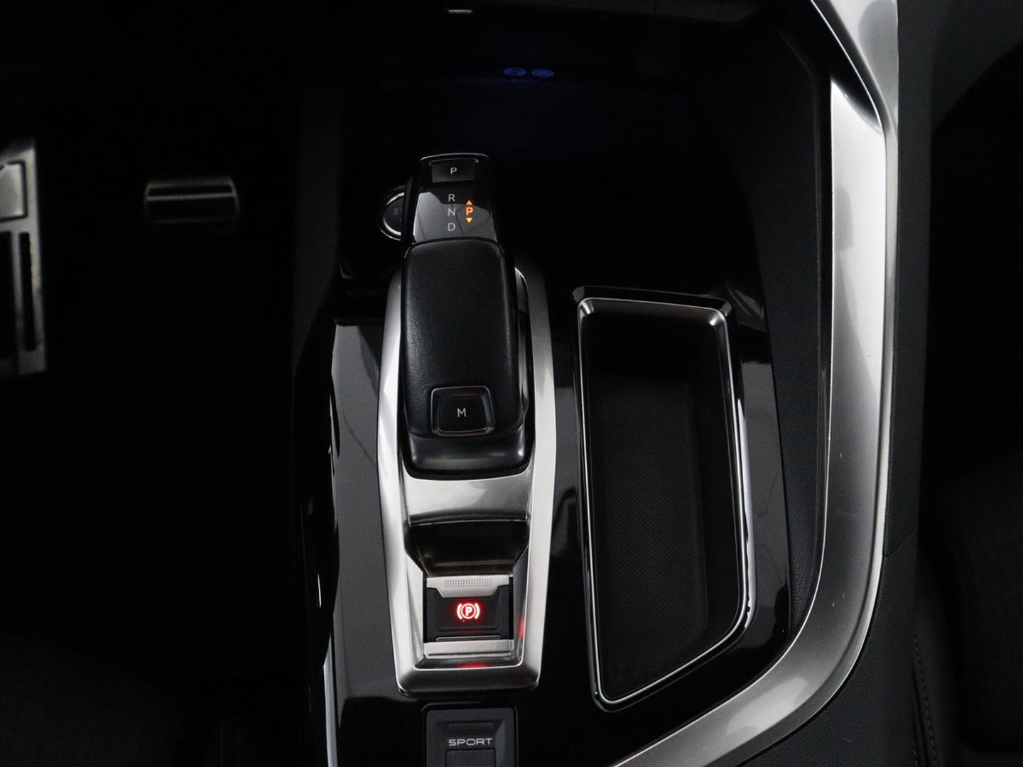 Peugeot 3008 1.6 e-THP Allure | Panoramadak | Trekhaak | Stoelverwarming | Adaptive cruise | FOCAL Sound | 360 Camera | Half leder | Keyless | Full LED | Massage | Navigatie