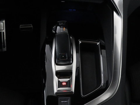 Peugeot 3008 1.6 e-THP Allure | Panoramadak | Trekhaak | Stoelverwarming | Adaptive cruise | FOCAL Sound | 360 Camera | Half leder | Keyless | Full LED | Massage | Navigatie