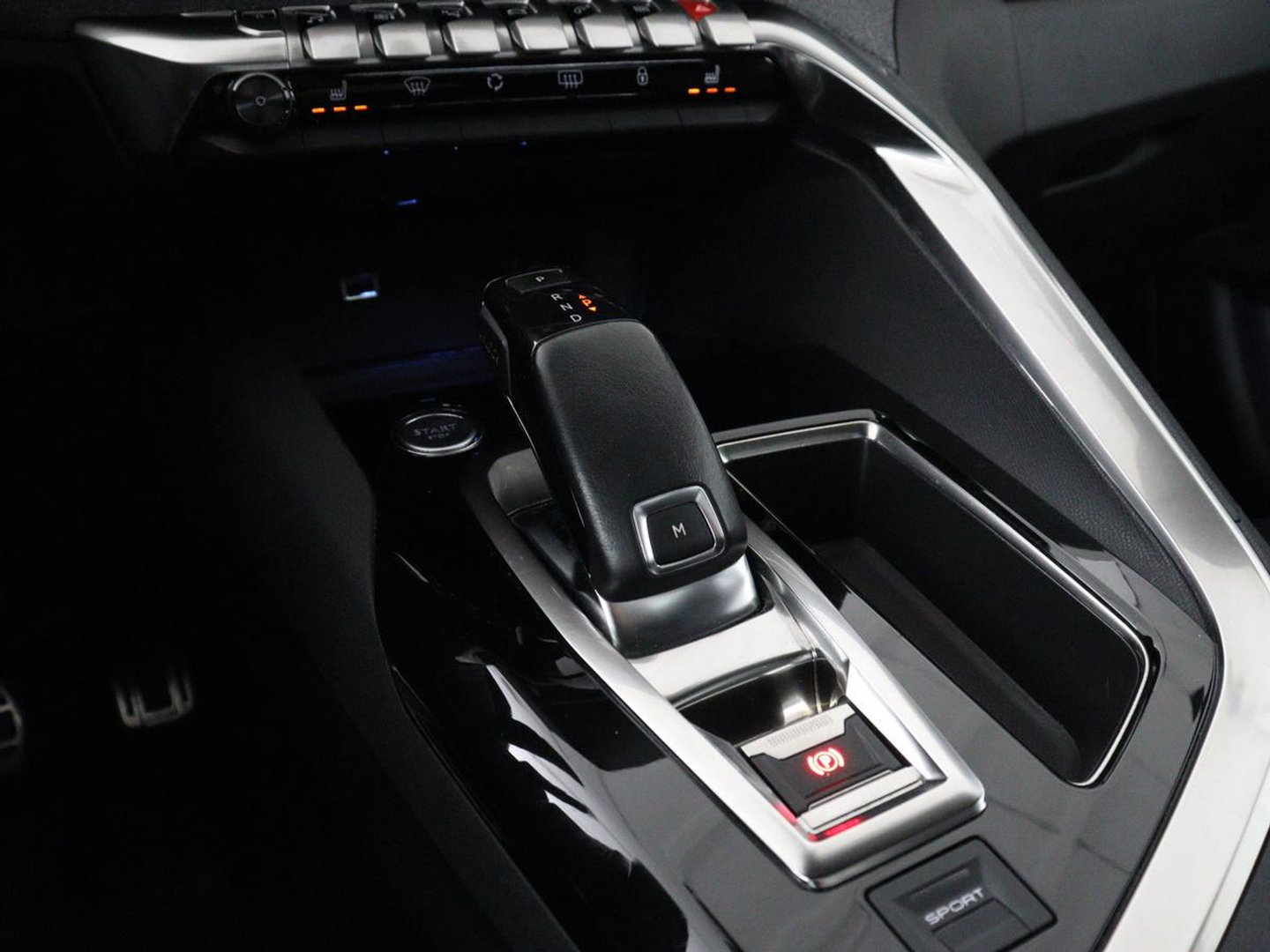 Peugeot 3008 1.6 e-THP Allure | Panoramadak | Trekhaak | Stoelverwarming | Adaptive cruise | FOCAL Sound | 360 Camera | Half leder | Keyless | Full LED | Massage | Navigatie