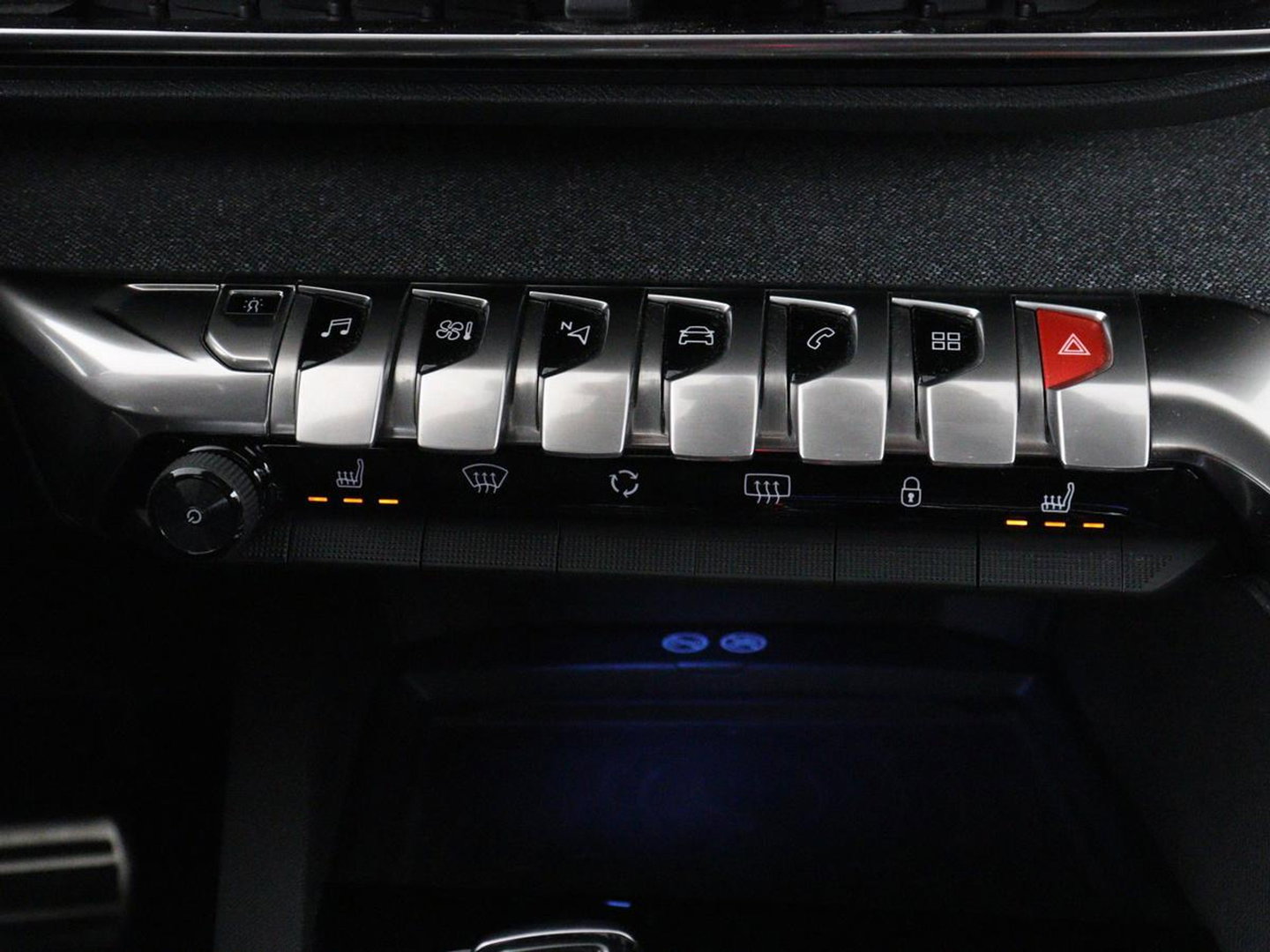 Peugeot 3008 1.6 e-THP Allure | Panoramadak | Trekhaak | Stoelverwarming | Adaptive cruise | FOCAL Sound | 360 Camera | Half leder | Keyless | Full LED | Massage | Navigatie