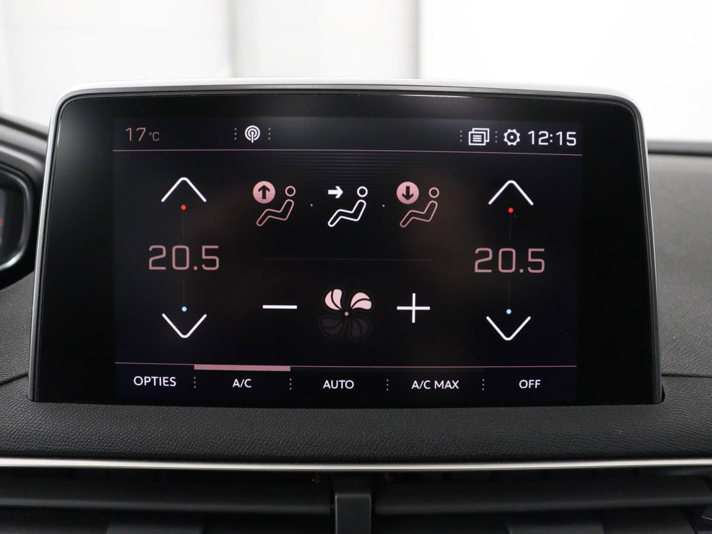 Peugeot 3008 1.6 e-THP Allure | Panoramadak | Trekhaak | Stoelverwarming | Adaptive cruise | FOCAL Sound | 360 Camera | Half leder | Keyless | Full LED | Massage | Navigatie