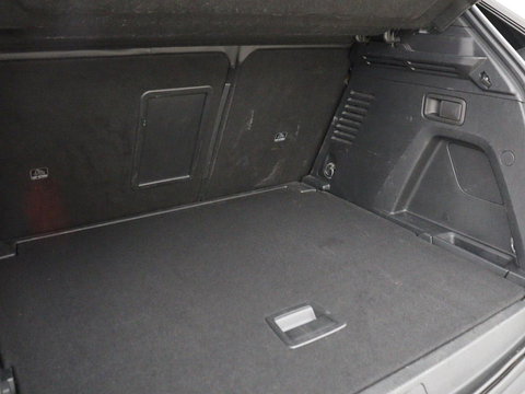 Peugeot 3008 1.6 e-THP Allure | Panoramadak | Trekhaak | Stoelverwarming | Adaptive cruise | FOCAL Sound | 360 Camera | Half leder | Keyless | Full LED | Massage | Navigatie