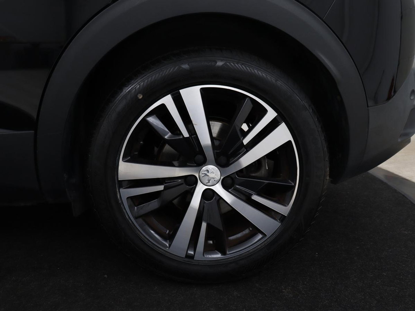 Peugeot 3008 1.6 e-THP Allure | Panoramadak | Trekhaak | Stoelverwarming | Adaptive cruise | FOCAL Sound | 360 Camera | Half leder | Keyless | Full LED | Massage | Navigatie