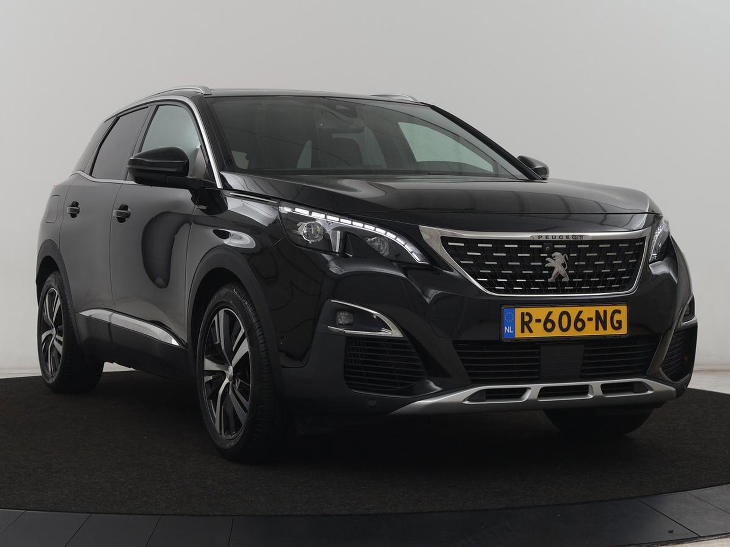 Peugeot 3008 1.6 e-THP Allure | Panoramadak | Trekhaak | Stoelverwarming | Adaptive cruise | FOCAL Sound | 360 Camera | Half leder | Keyless | Full LED | Massage | Navigatie