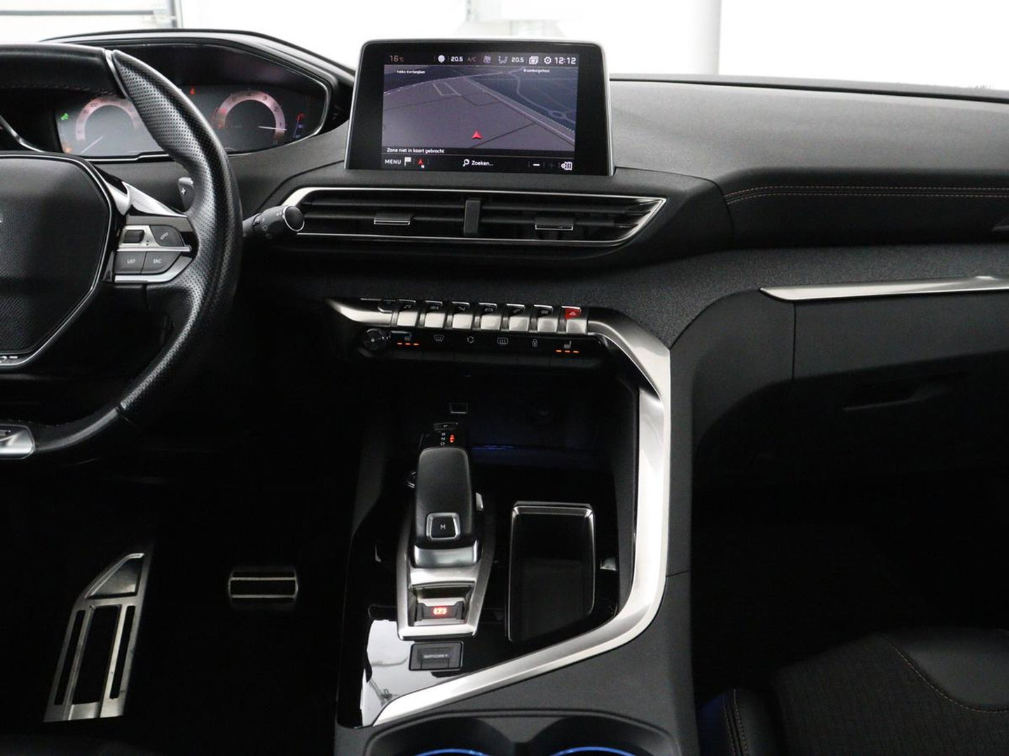 Peugeot 3008 1.6 e-THP Allure | Panoramadak | Trekhaak | Stoelverwarming | Adaptive cruise | FOCAL Sound | 360 Camera | Half leder | Keyless | Full LED | Massage | Navigatie