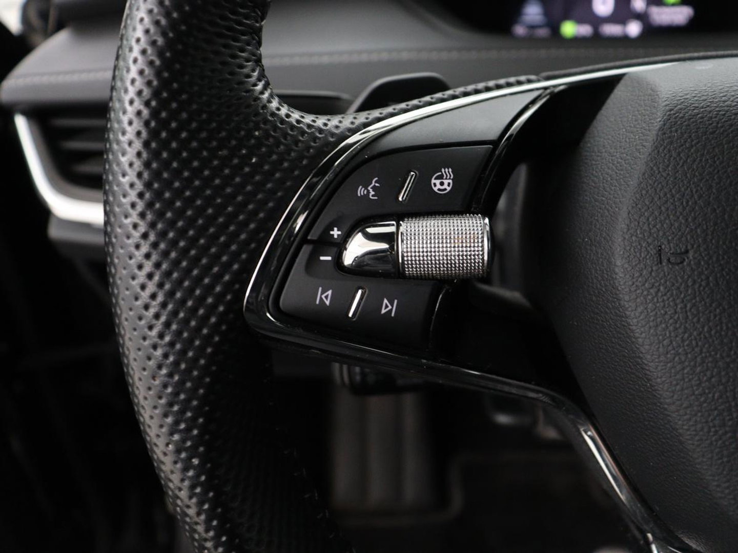 Škoda Enyaq iV 80 Sportline | SOH 94% | Panoramadak | Stoelverwarming | Memory | Adaptive cruise | Leder/Alcantara | Camera | Carplay | Keyless | DAB | Navigatie | Matrix LED