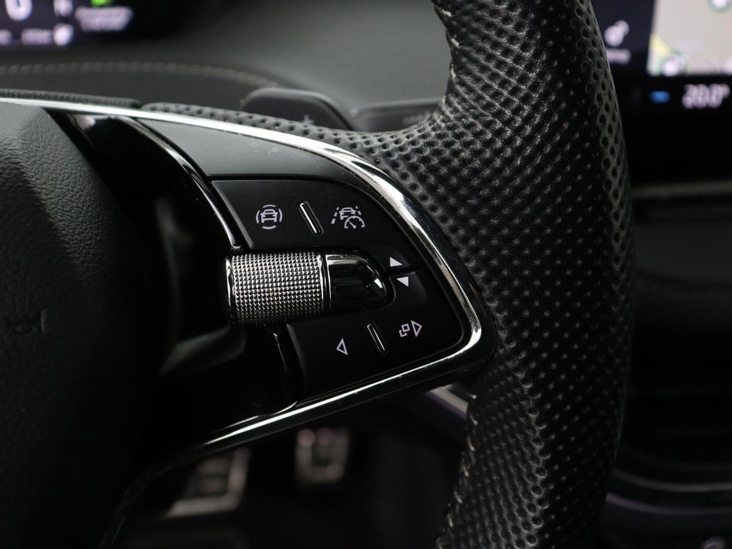 Škoda Enyaq iV 80 Sportline | SOH 94% | Panoramadak | Stoelverwarming | Memory | Adaptive cruise | Leder/Alcantara | Camera | Carplay | Keyless | DAB | Navigatie | Matrix LED