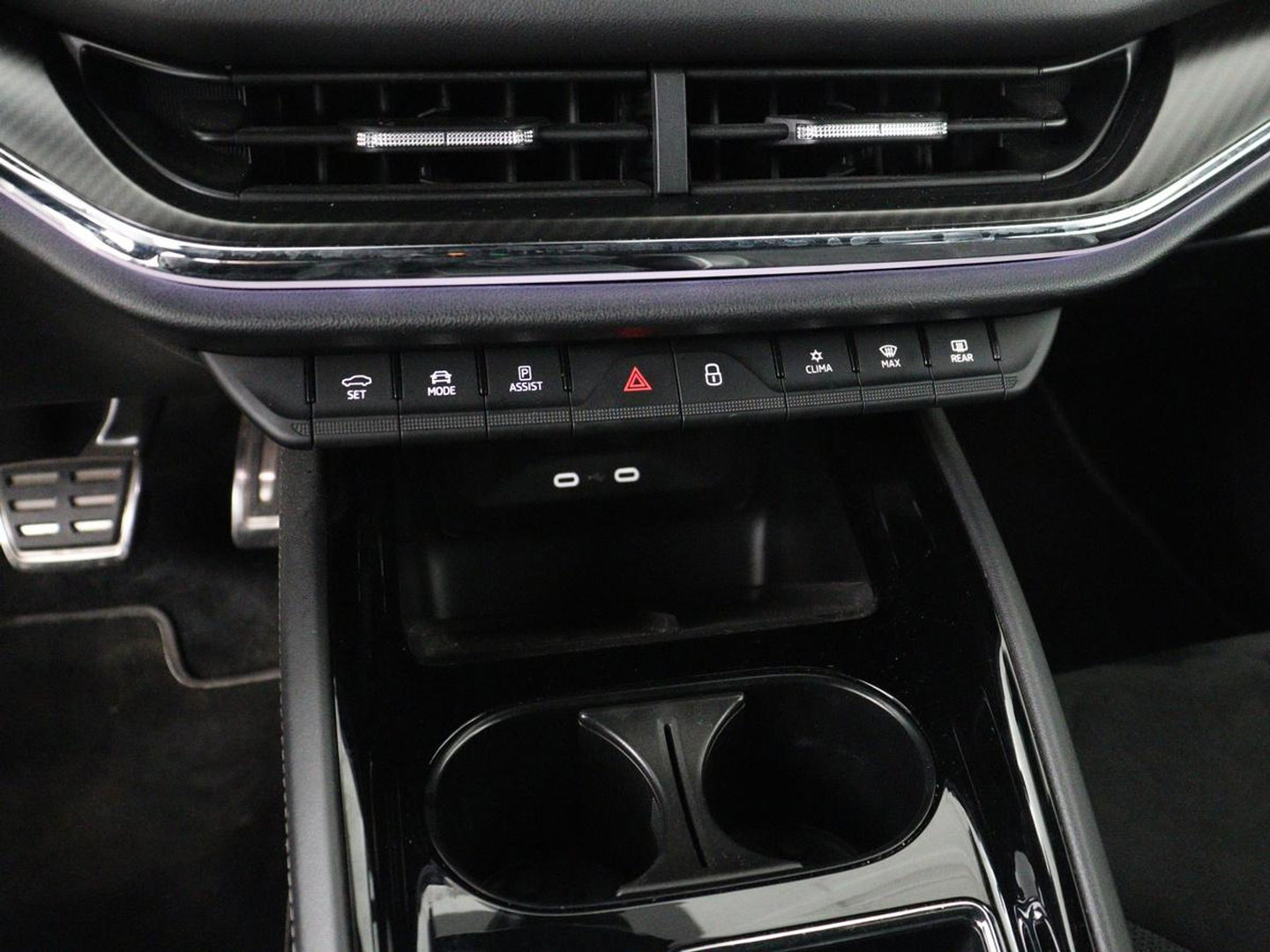 Škoda Enyaq iV 80 Sportline | SOH 94% | Panoramadak | Stoelverwarming | Memory | Adaptive cruise | Leder/Alcantara | Camera | Carplay | Keyless | DAB | Navigatie | Matrix LED