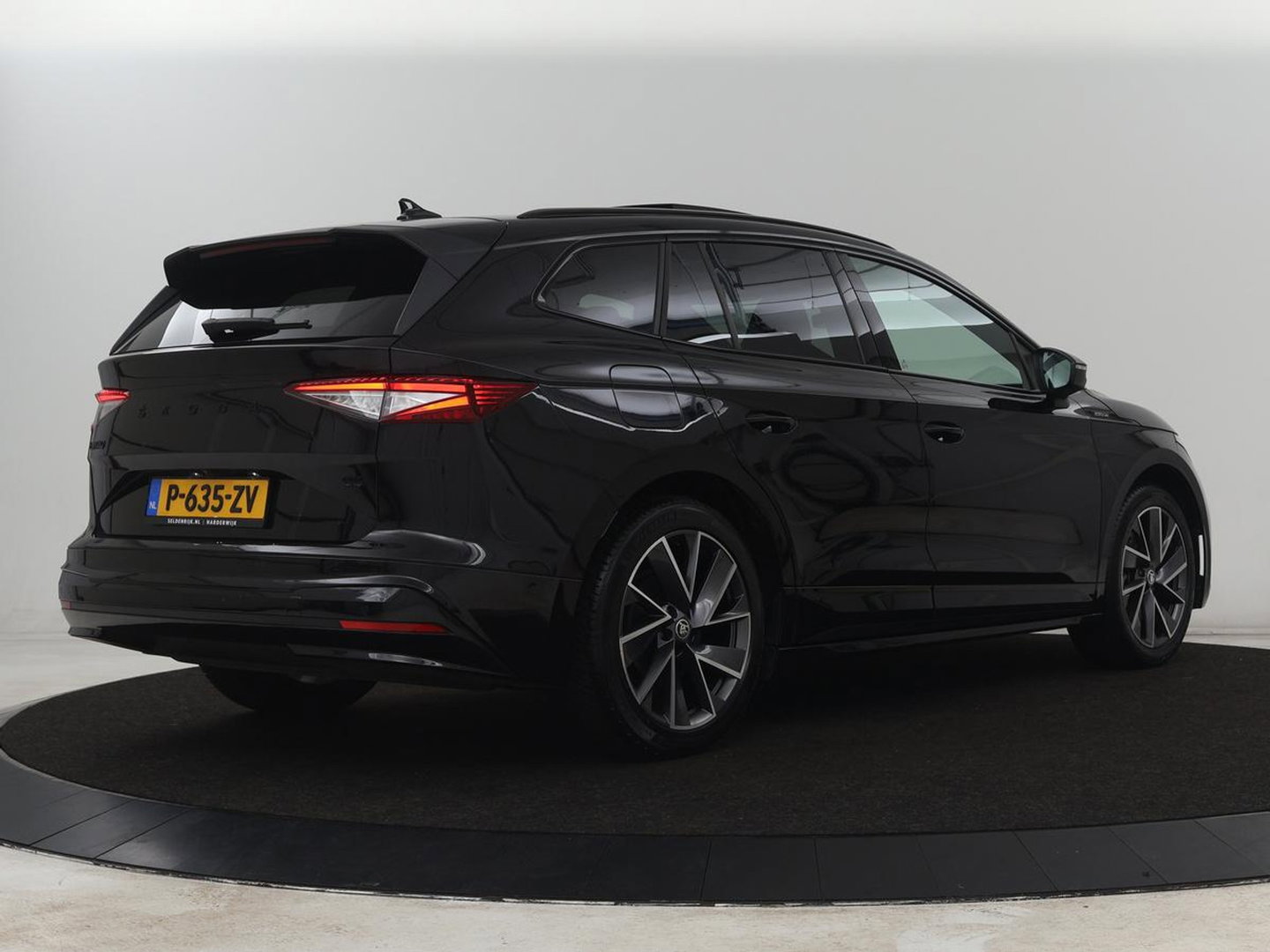 Škoda Enyaq iV 80 Sportline | SOH 94% | Panoramadak | Stoelverwarming | Memory | Adaptive cruise | Leder/Alcantara | Camera | Carplay | Keyless | DAB | Navigatie | Matrix LED