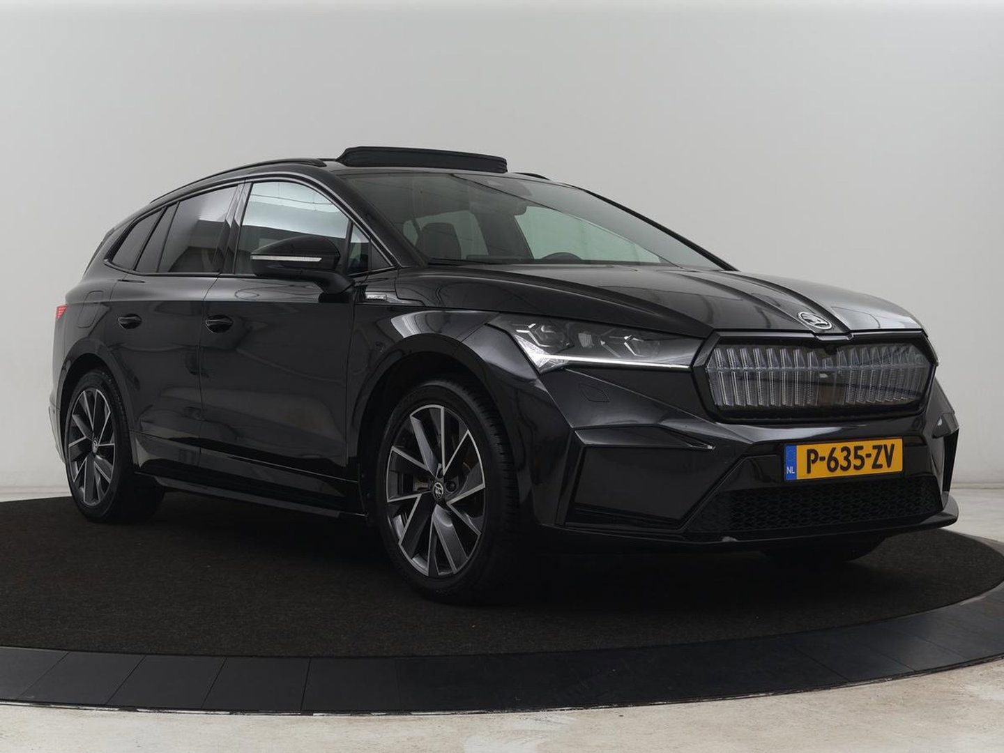 Škoda Enyaq iV 80 Sportline | SOH 94% | Panoramadak | Stoelverwarming | Memory | Adaptive cruise | Leder/Alcantara | Camera | Carplay | Keyless | DAB | Navigatie | Matrix LED