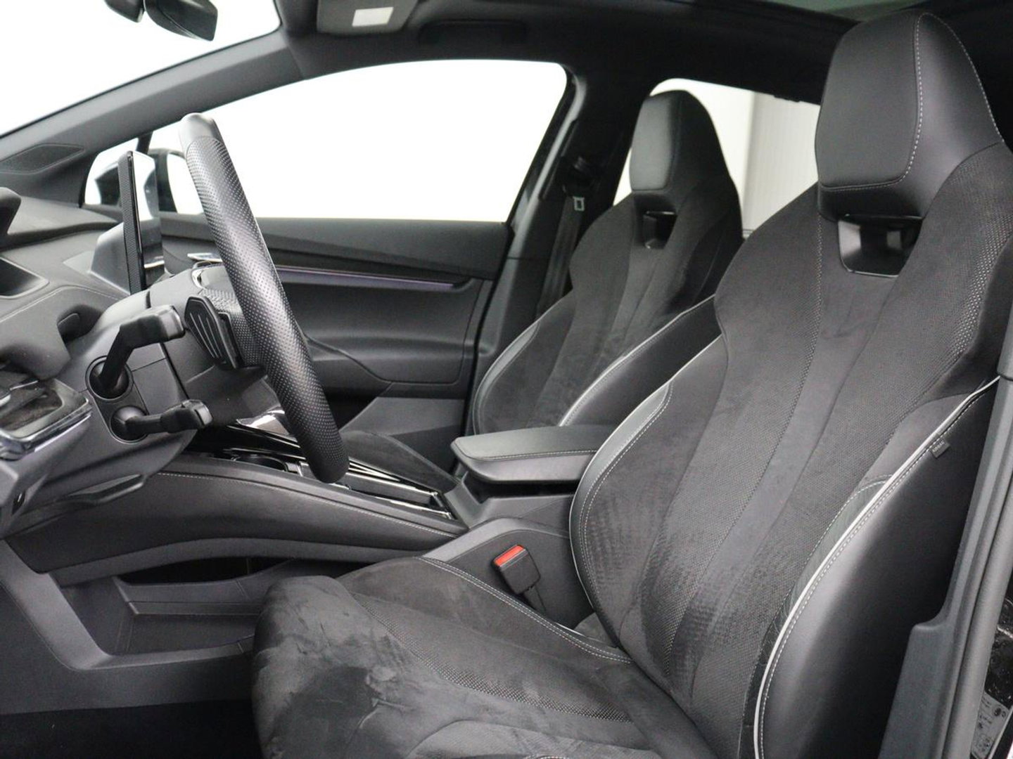 Škoda Enyaq iV 80 Sportline | SOH 94% | Panoramadak | Stoelverwarming | Memory | Adaptive cruise | Leder/Alcantara | Camera | Carplay | Keyless | DAB | Navigatie | Matrix LED