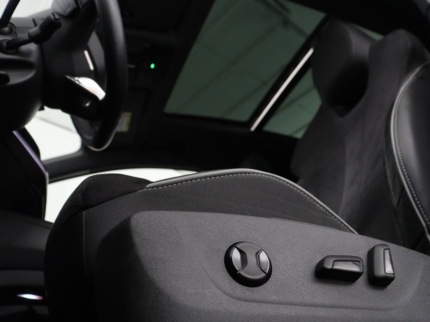 Škoda Enyaq iV 80 Sportline | SOH 94% | Panoramadak | Stoelverwarming | Memory | Adaptive cruise | Leder/Alcantara | Camera | Carplay | Keyless | DAB | Navigatie | Matrix LED