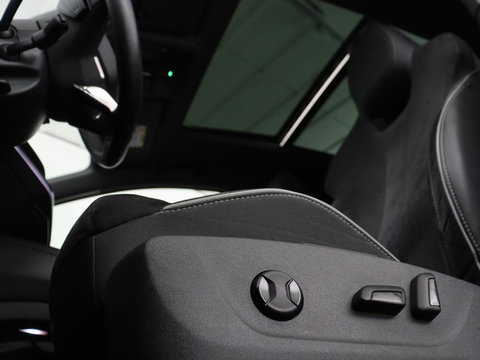 Škoda Enyaq iV 80 Sportline | SOH 94% | Panoramadak | Stoelverwarming | Memory | Adaptive cruise | Leder/Alcantara | Camera | Carplay | Keyless | DAB | Navigatie | Matrix LED